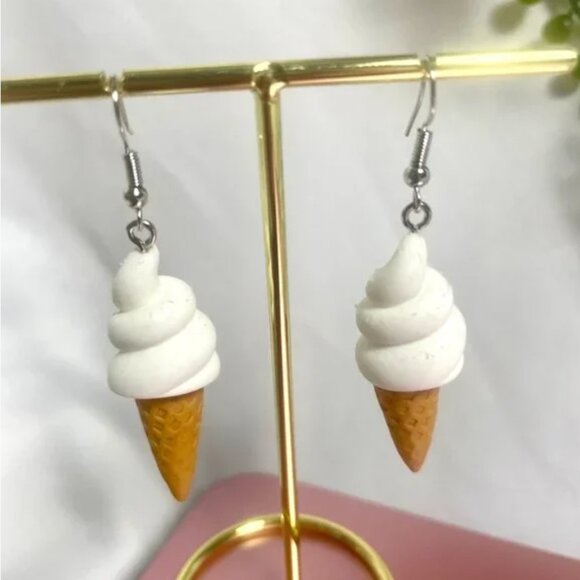 ⭐️❤️FREE Ice Cream Vanilla Icecream Chic Girly Trendy Pop Art Artsy Hip Earrings - Picture 4 of 5